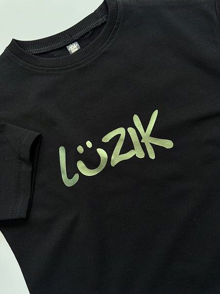 Koszulka czarna z krótkim rękawem luzik rozmiar 104
