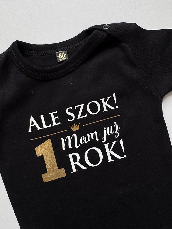 Body czarne z krótkim rękawem ale szok mam już rok rozmiar 80
