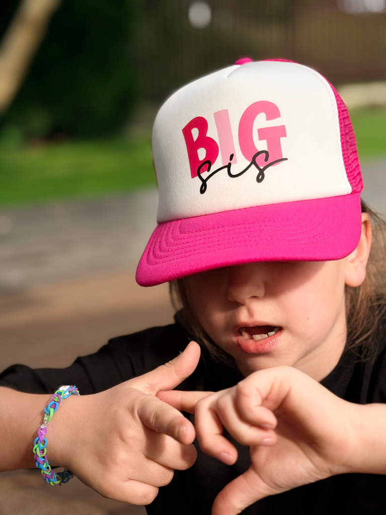 Różowa czapka z daszkiem dla dziecka big/lil sis - obrazek 3