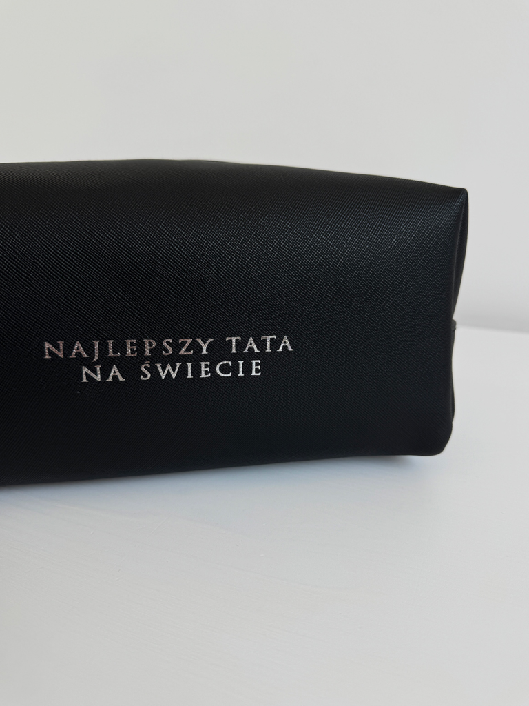 Czarna kosmetyczka z nadrukiem najlepszy tata na świecie
