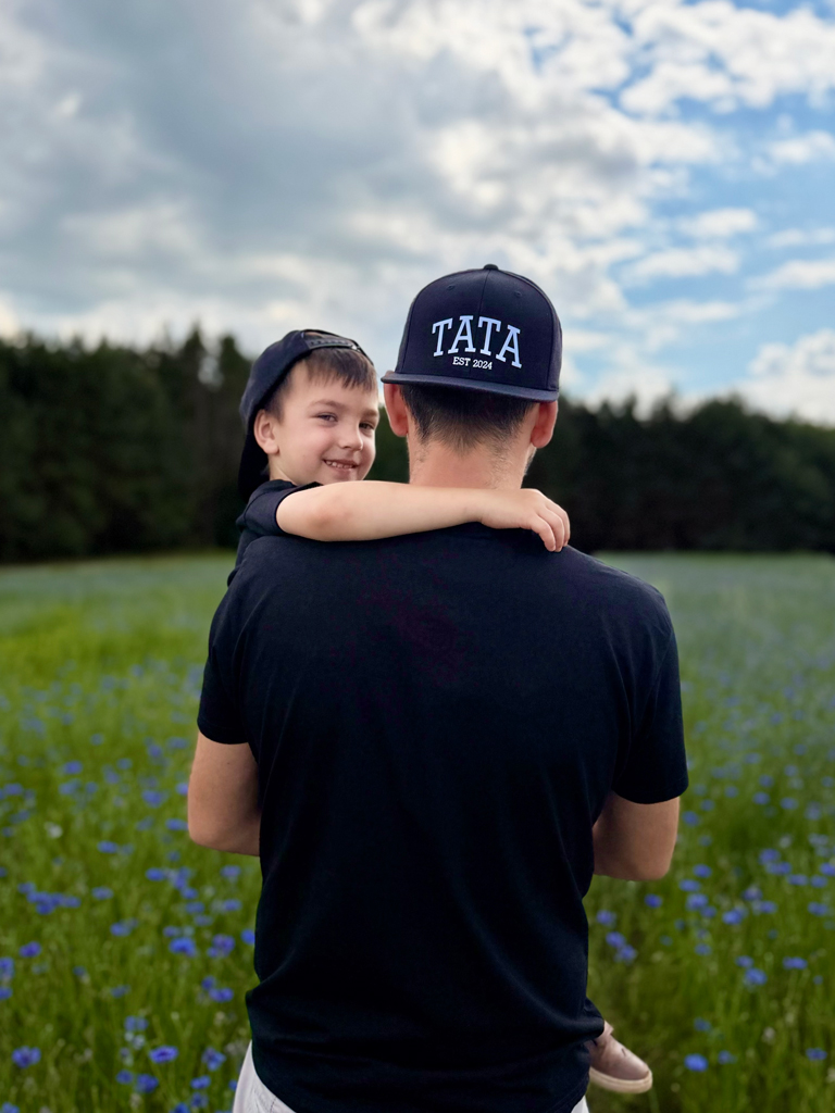 Męska czapka z daszkiem z nadrukiem tata est