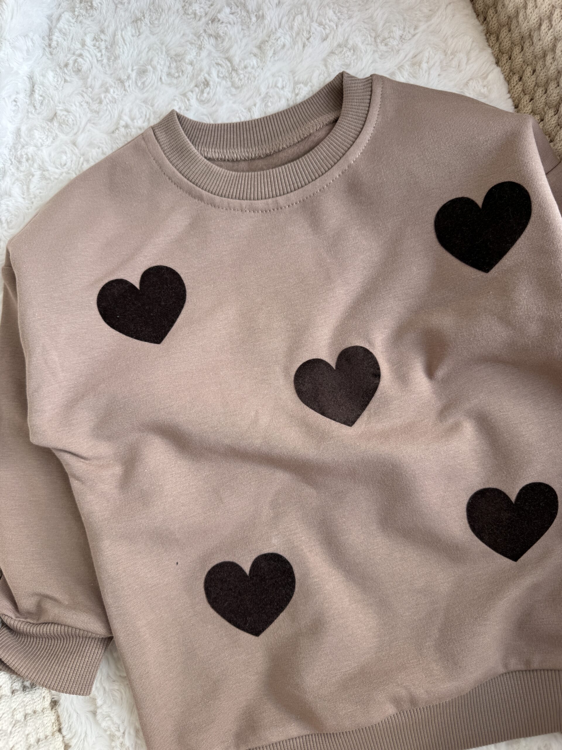 Bluza kawowa w serca rozmiar 92