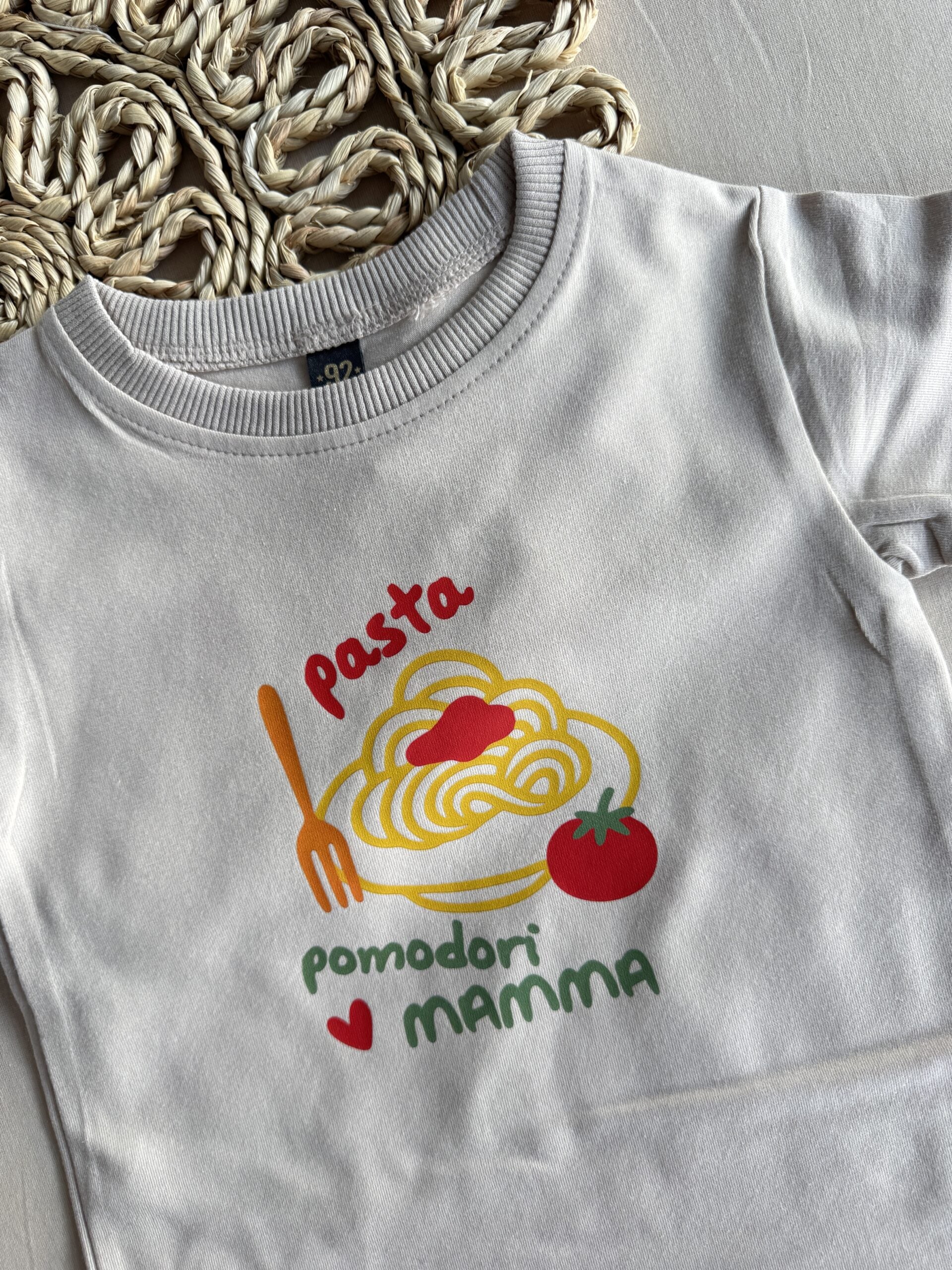 Koszulka beżowa krótki rękaw pasta pomidori rozmiar 92