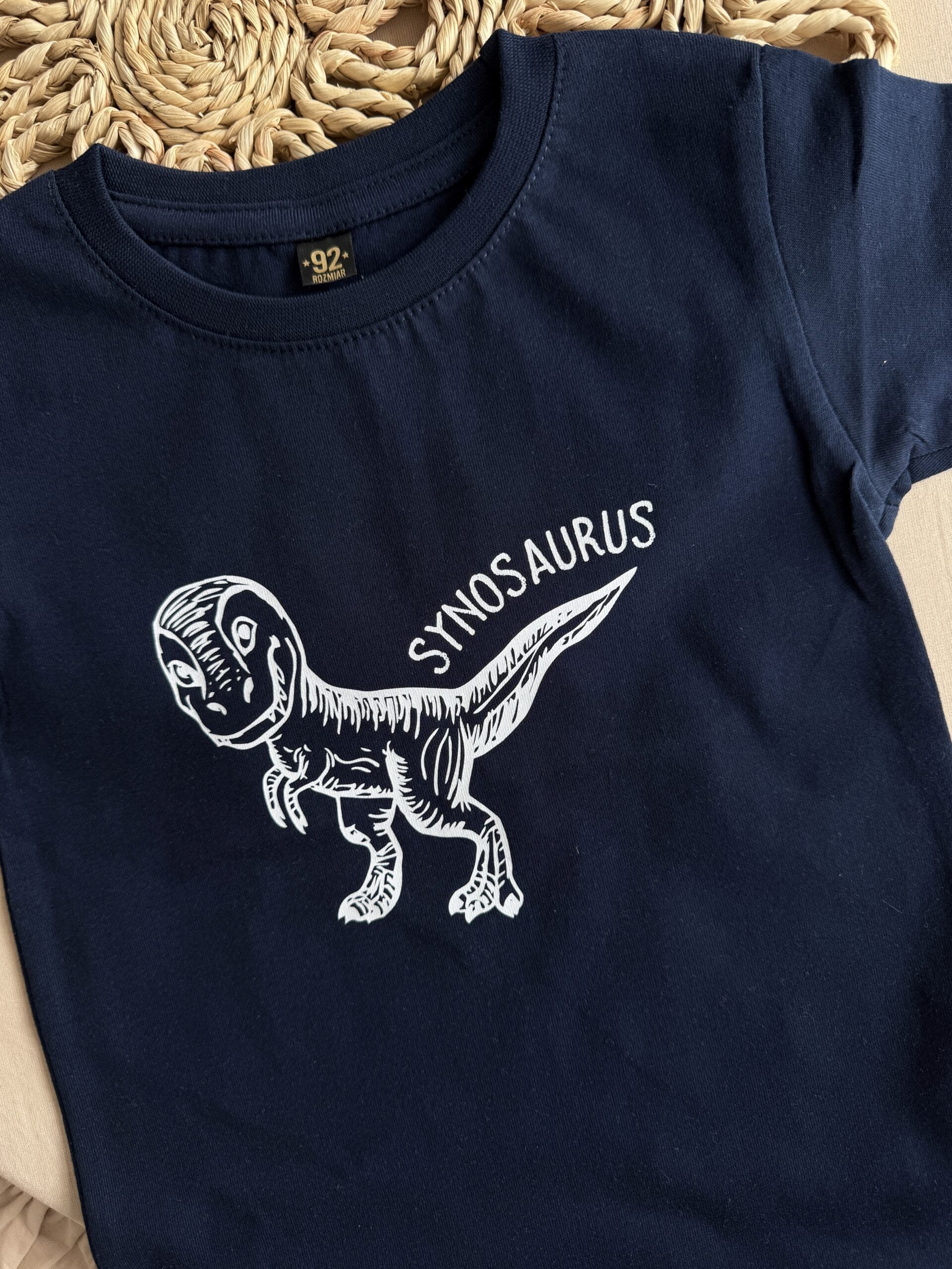 Koszulka granatowa krótki rękaw synosaurus rozmiar 92