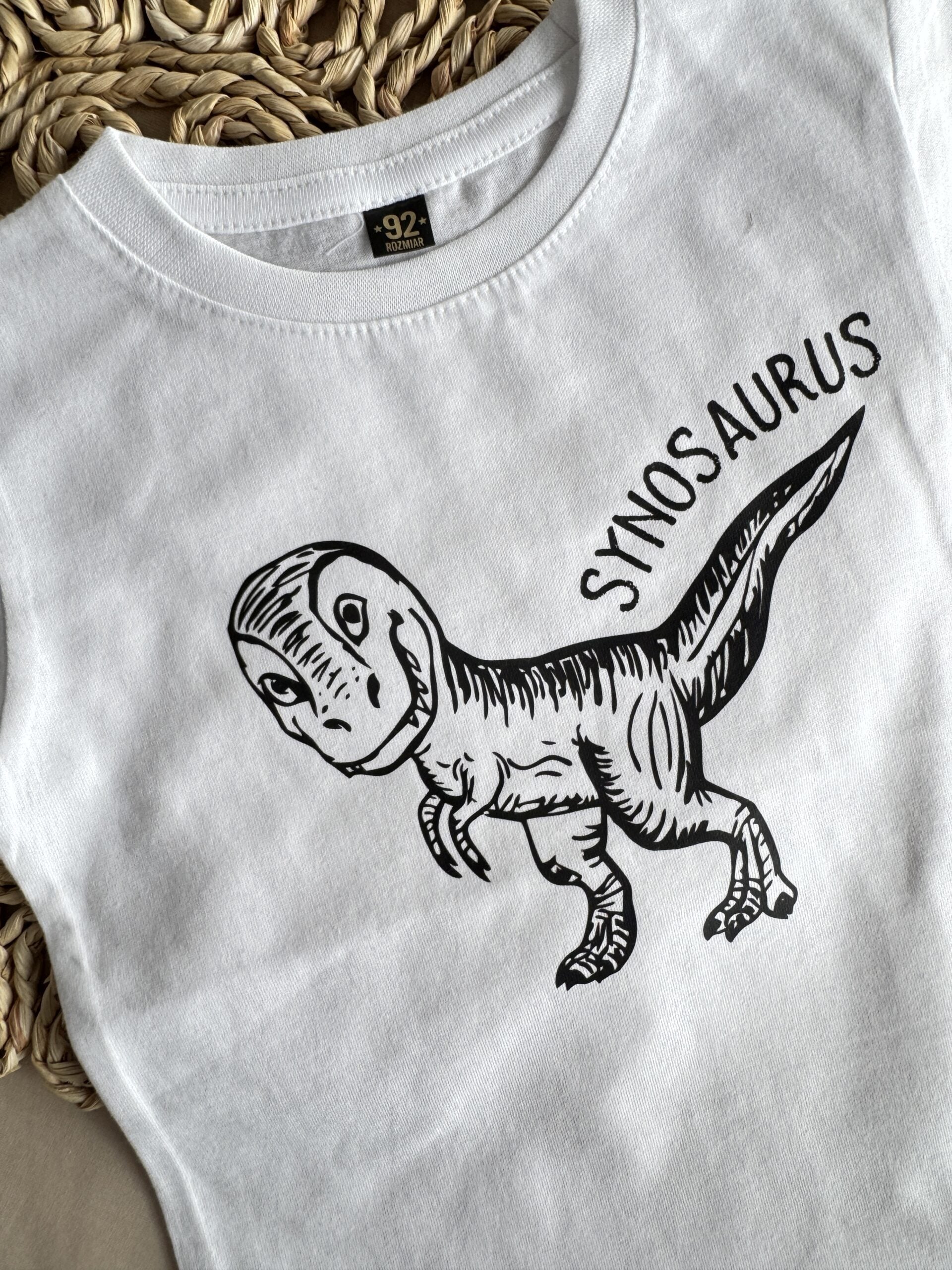 Koszulka biała krótki rękaw synosaurus rozmiar 92