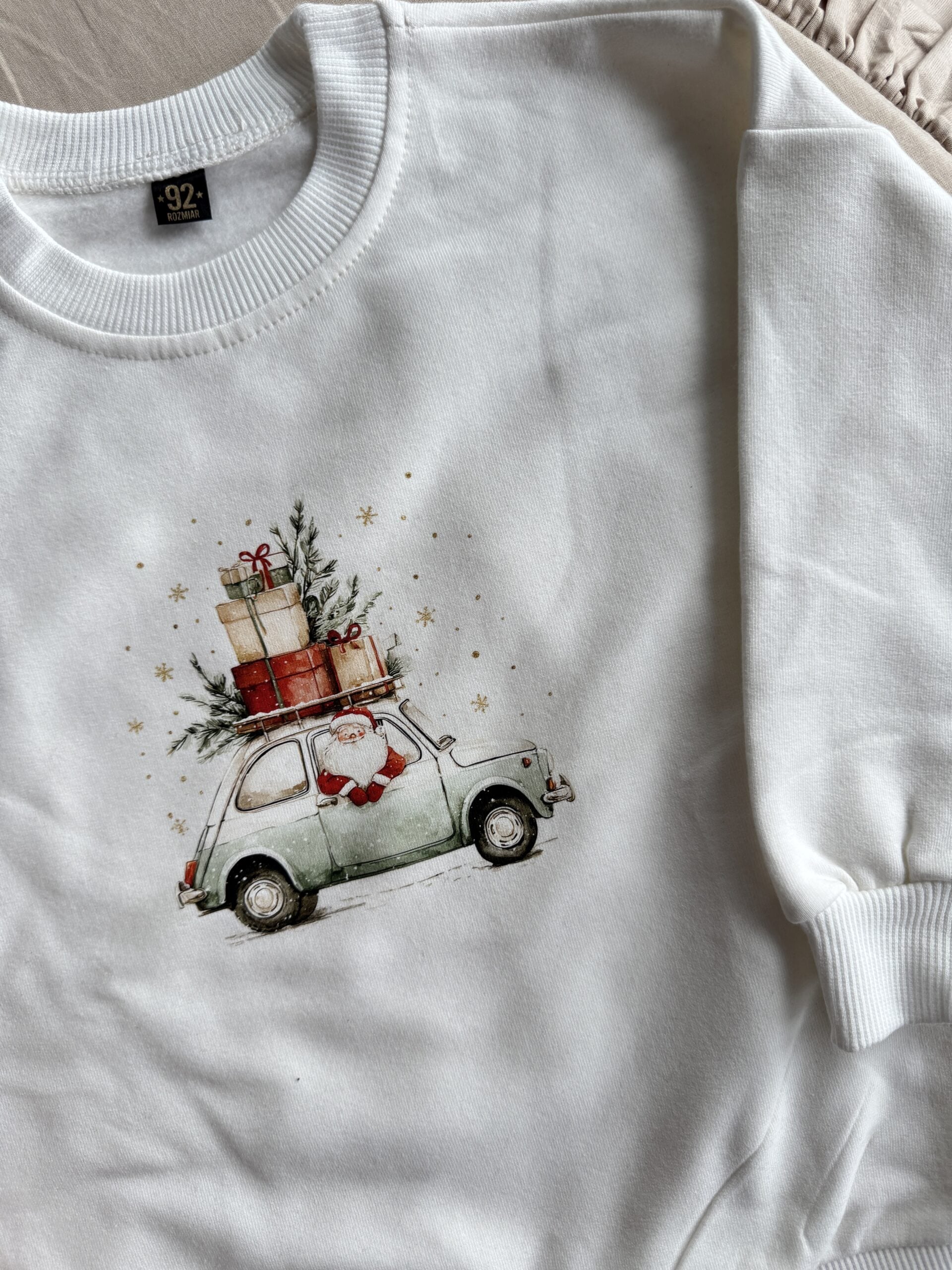 Bluza ecru auto z prezentami rozmiar 92