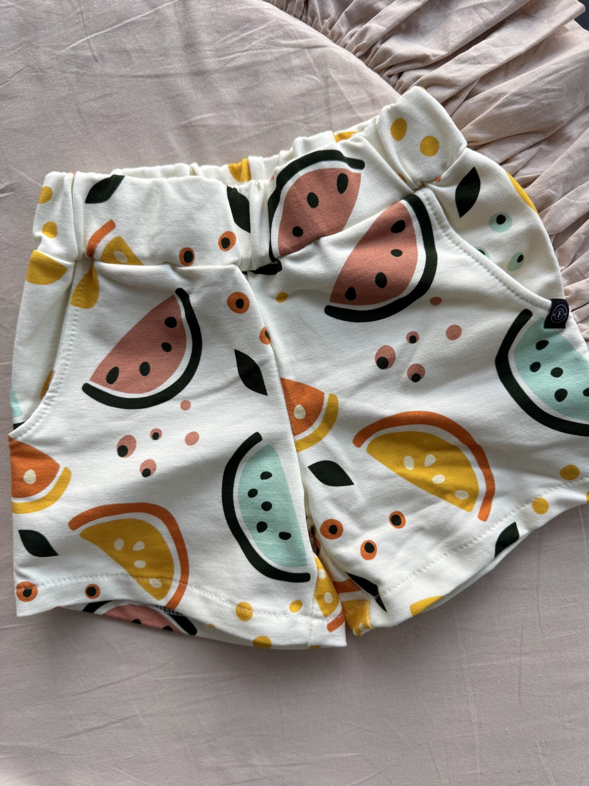Spodenki print owoce rozmiar 98