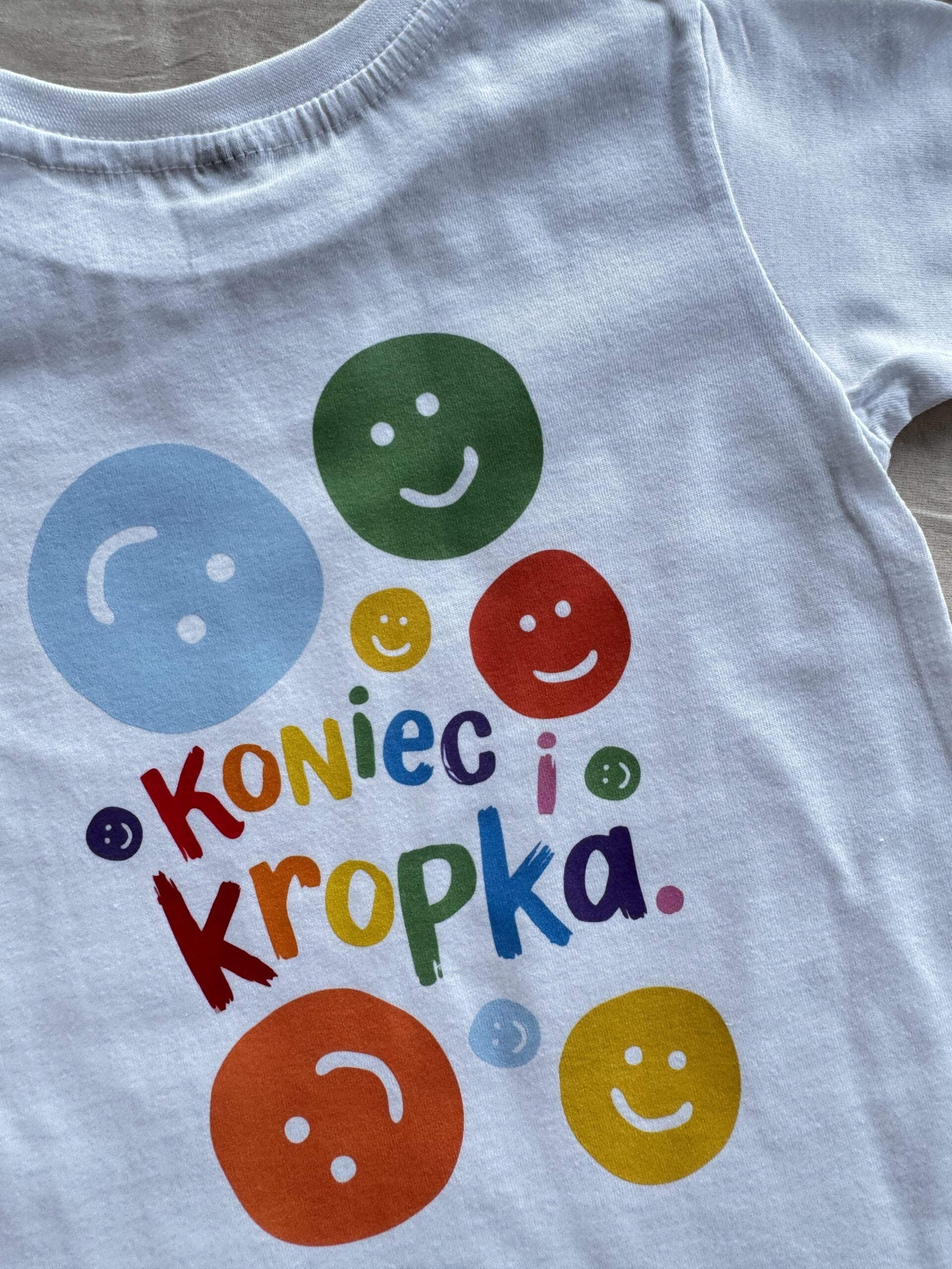 Koszulka biała z krótkim rękawem koniec i kropka rozmiar 98