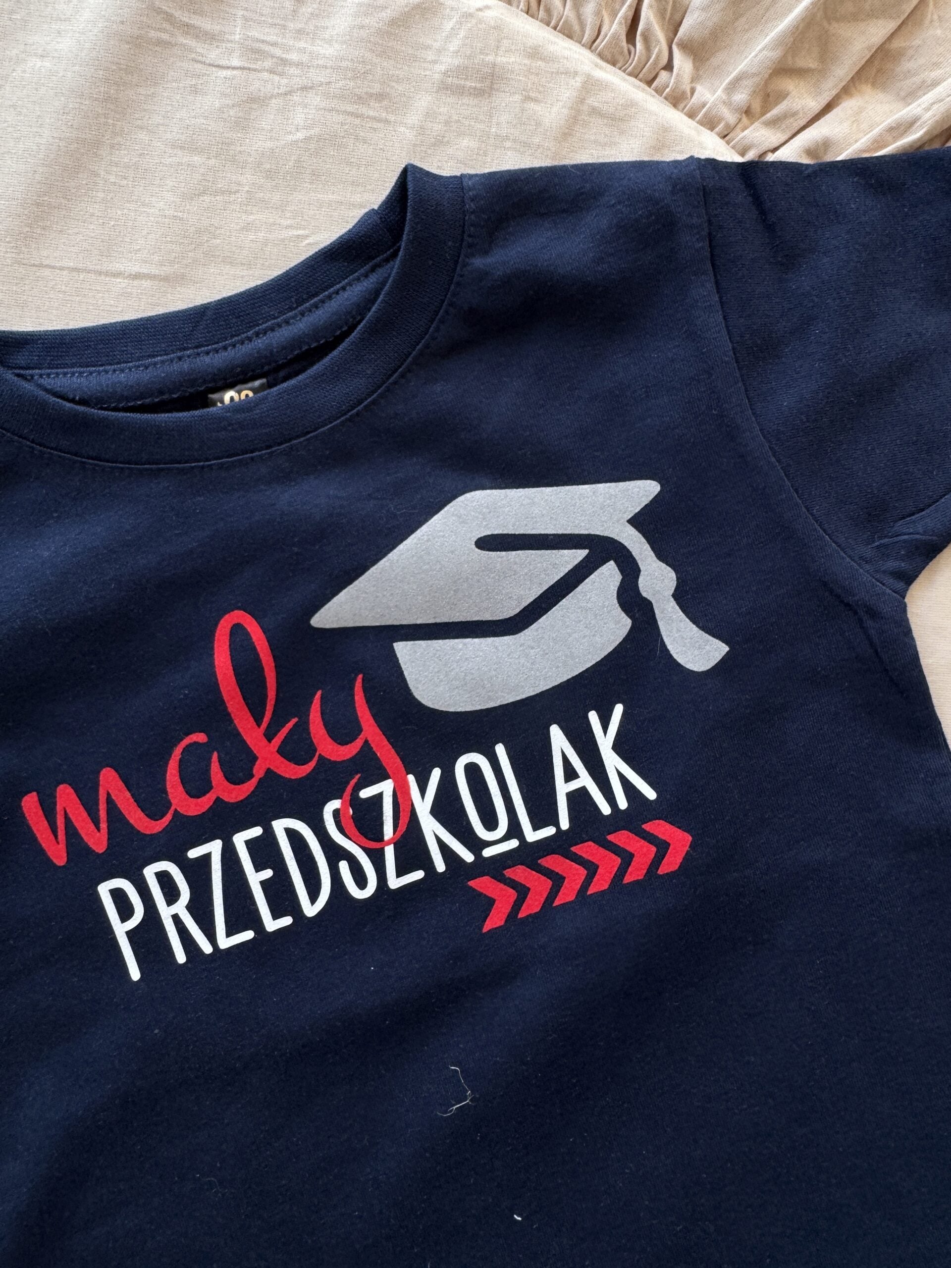 Koszulka granatowa z krótkim rękawem mały przedszkolak rozmiar 98