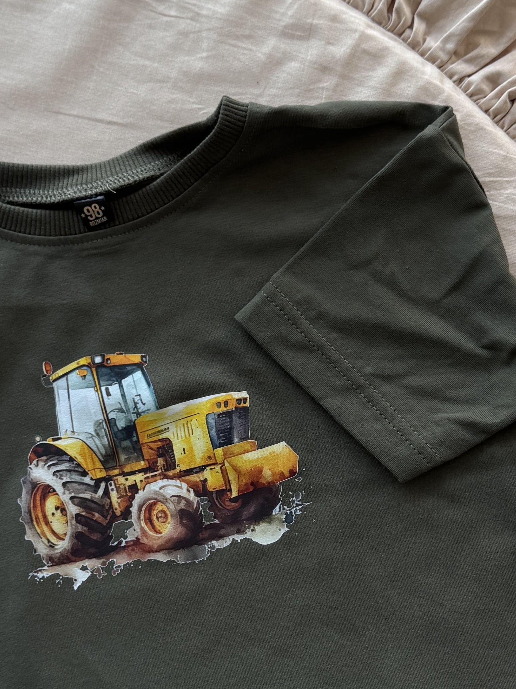Koszulka oliwkowa z krótkim rękawem traktor rozmiar 98