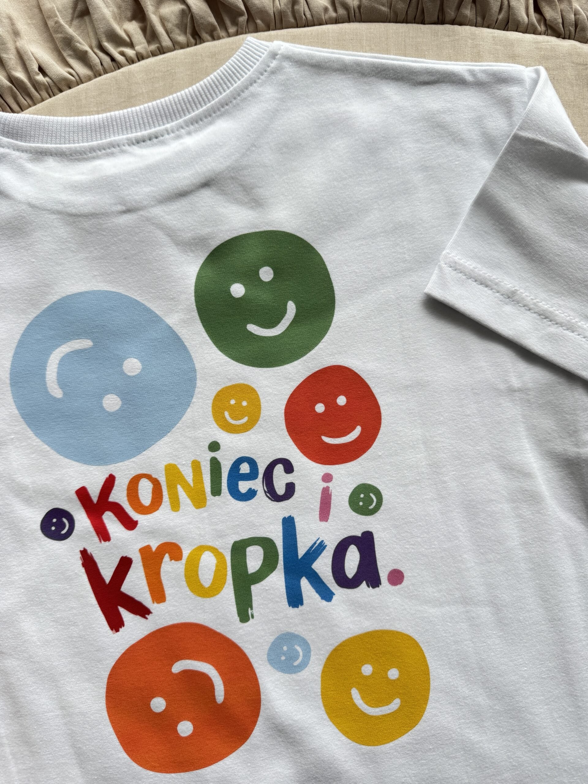 Koszulka biała z krótkim rękawem koniec i kropka rozmiar 104