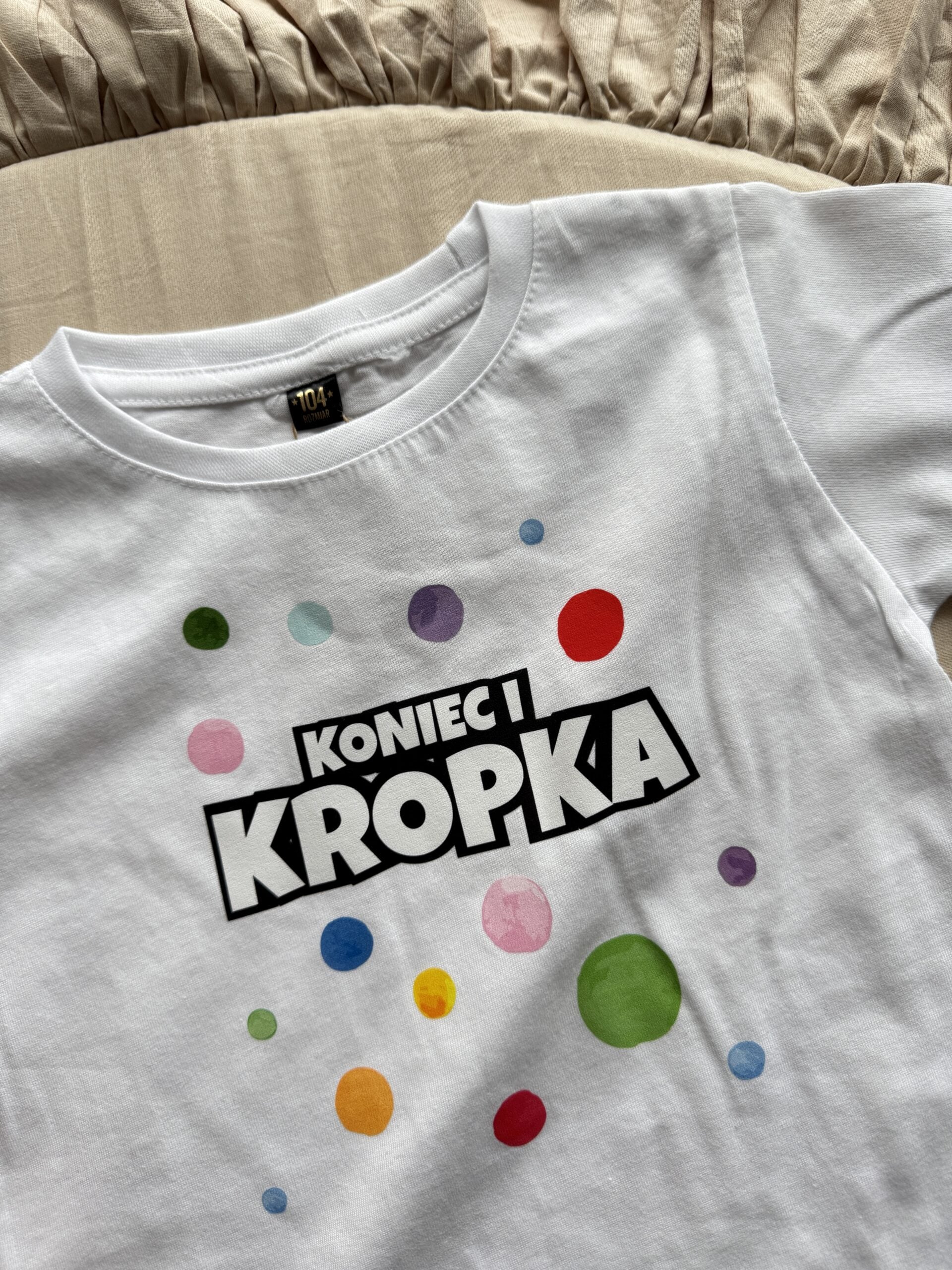 Koszulka biała z krótkim rękawem koniec i kropka rozmiar 104