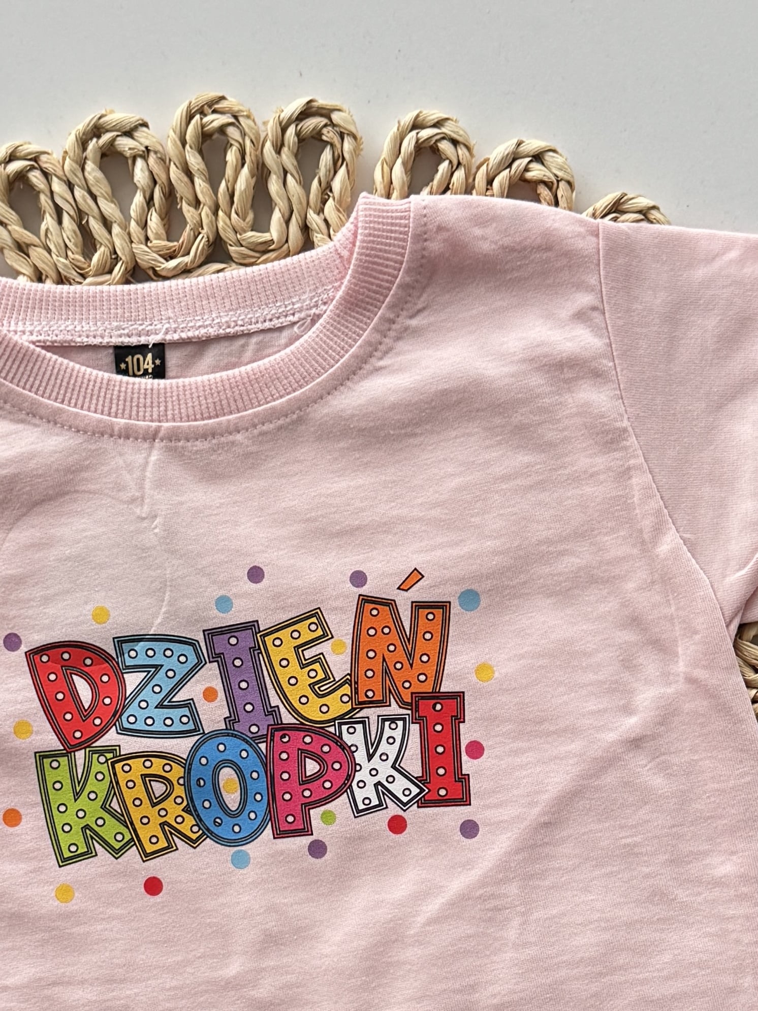Koszulka morelowa z krótkim rękawem dzień kropki rozmiar 104