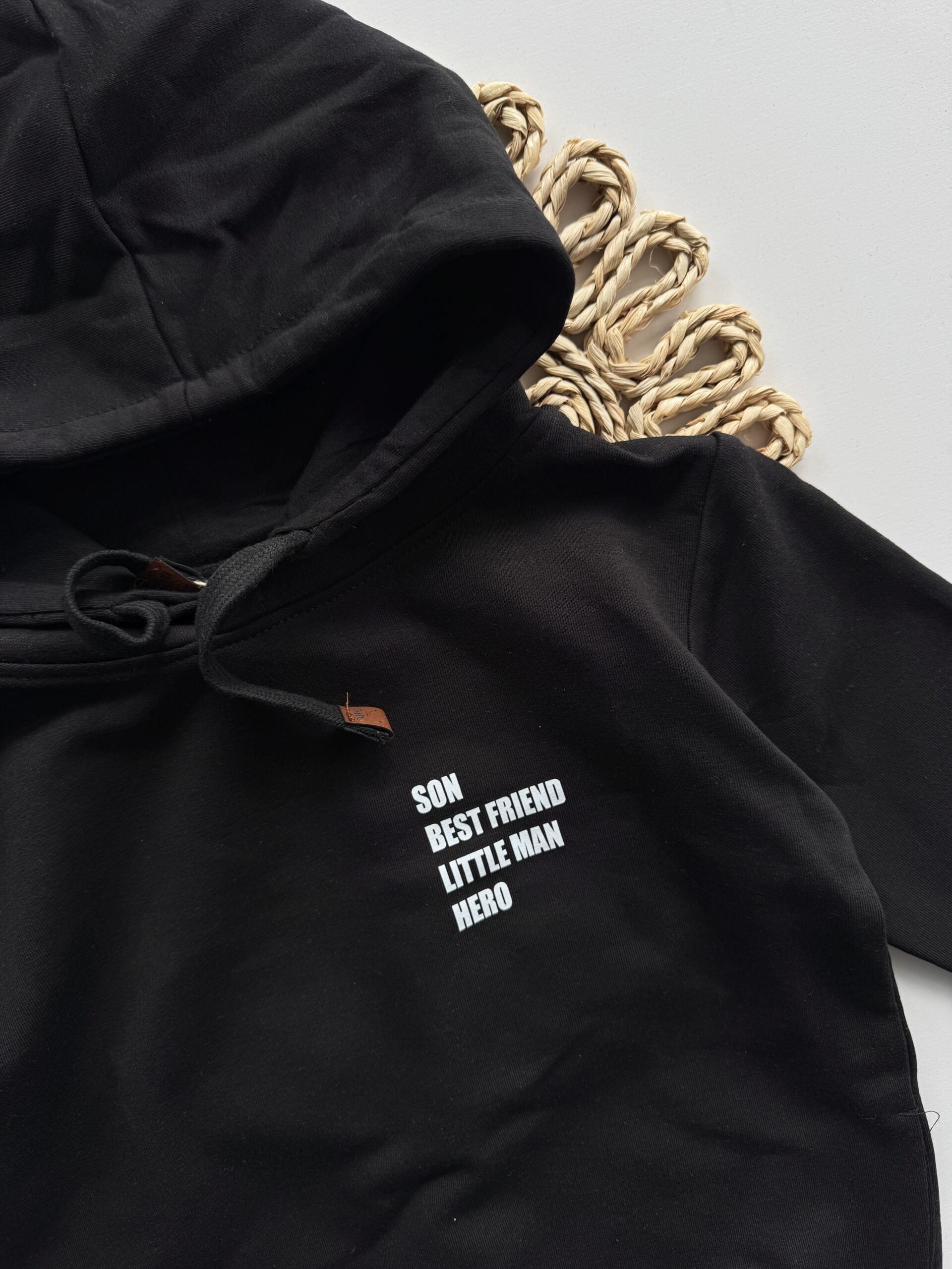 Bluza czarna z kapturem son hero rozmiar 110