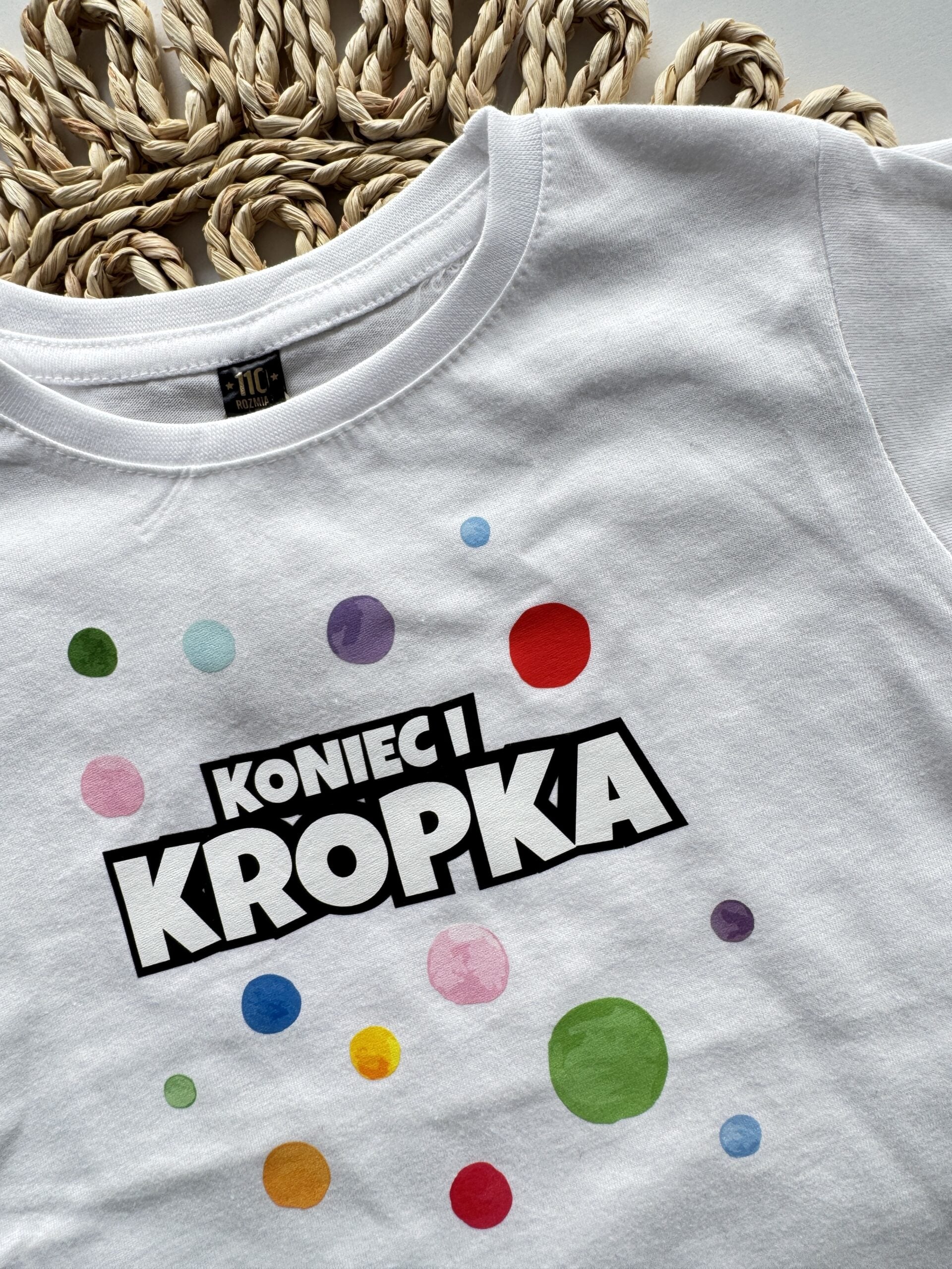 Koszulka biała z krótkim rękawem koniec i kropka rozmiar 110