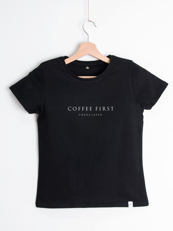 Czarna koszulka damska coffee first rozm. XS