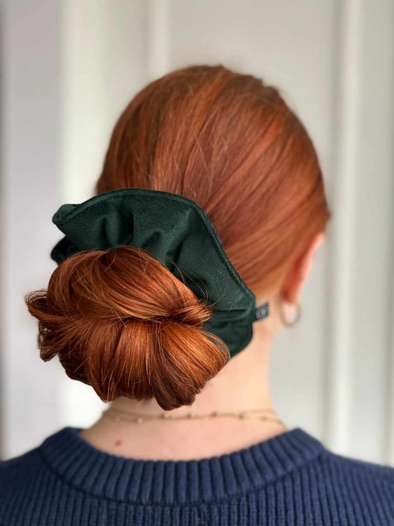 Gumka scrunchie do włosów welurowa butelkowa zieleń